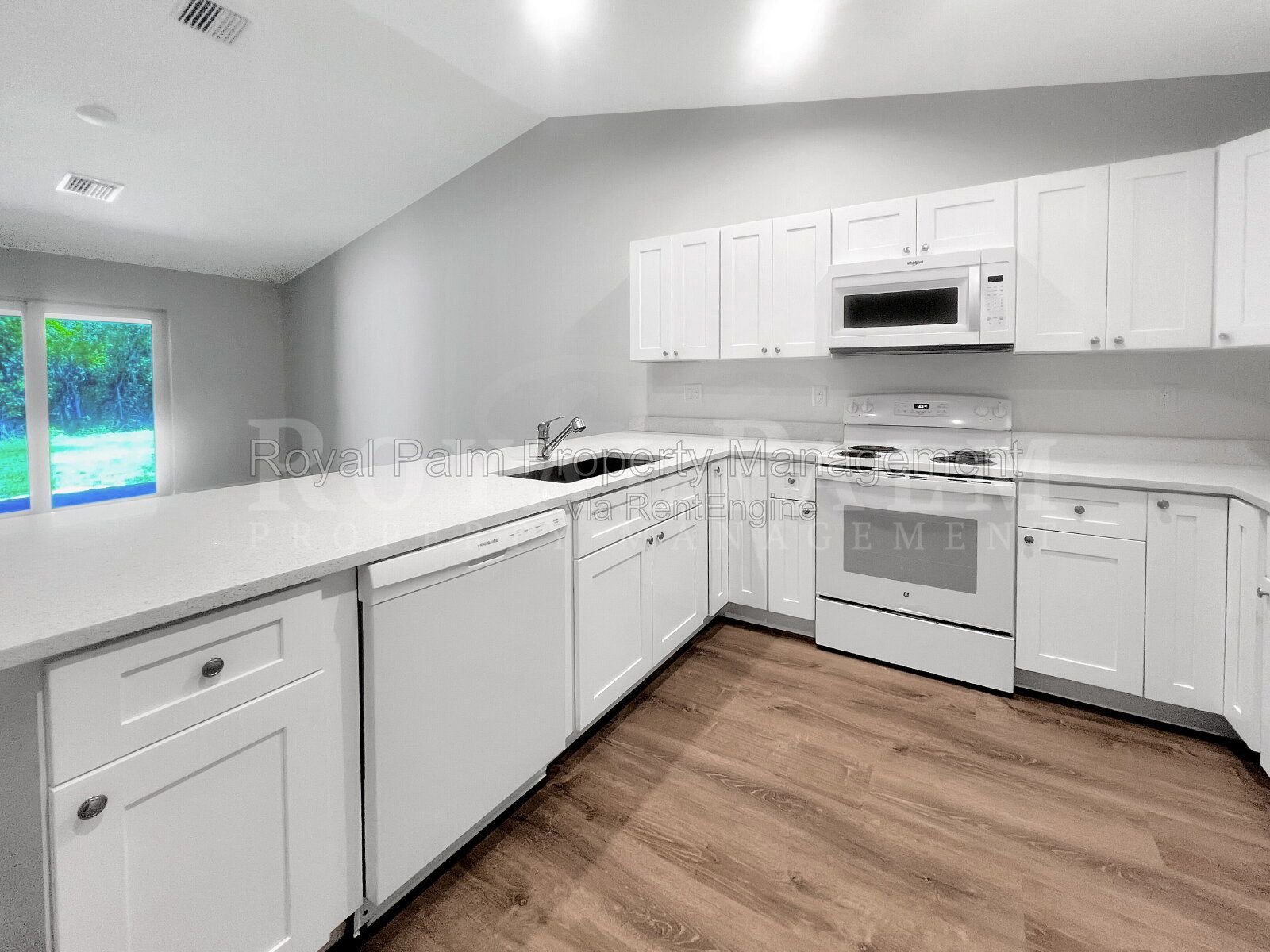Spacious 3BR/2BA Duplex in Lehigh Acres & $500 Off Your First Month If You Apply by Aug 20th! property image