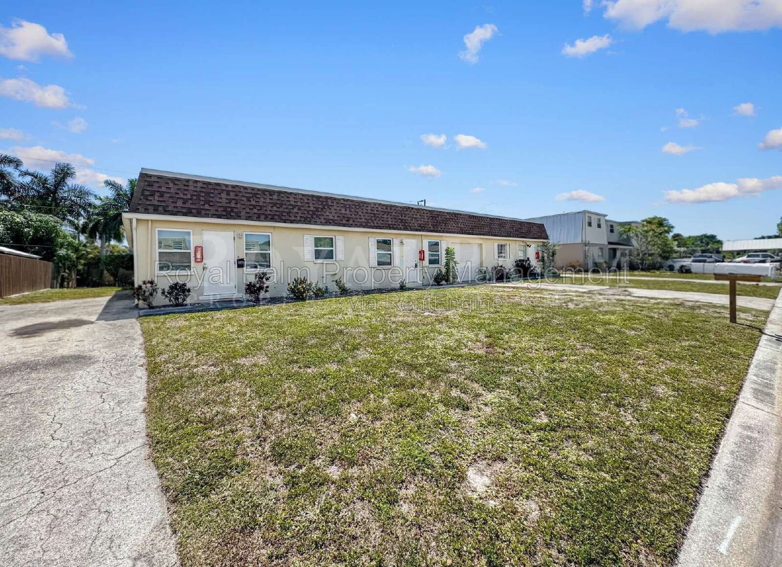 Fort Myers Found: 2/1 With a Garage and Absolutely Zero Red Flags - 6617 Warwick Circle property image