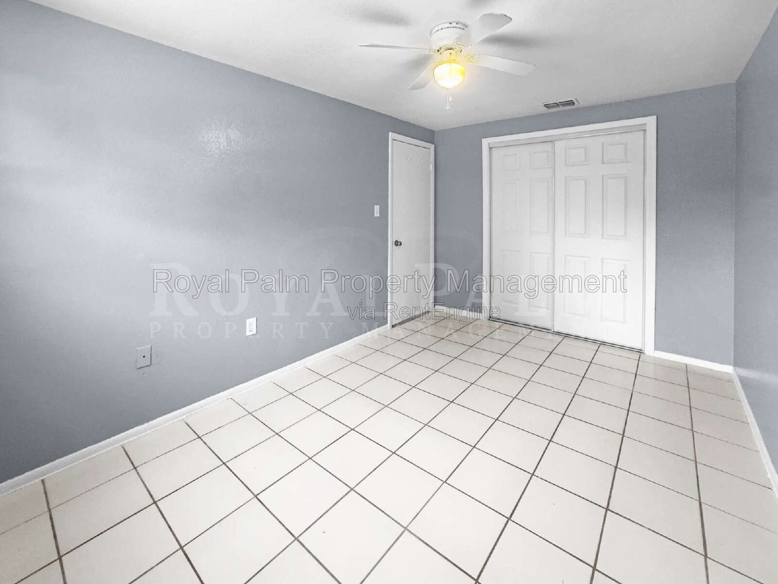 Fort Myers Found: 2/1 With a Garage and Absolutely Zero Red Flags - 6617 Warwick Circle property image