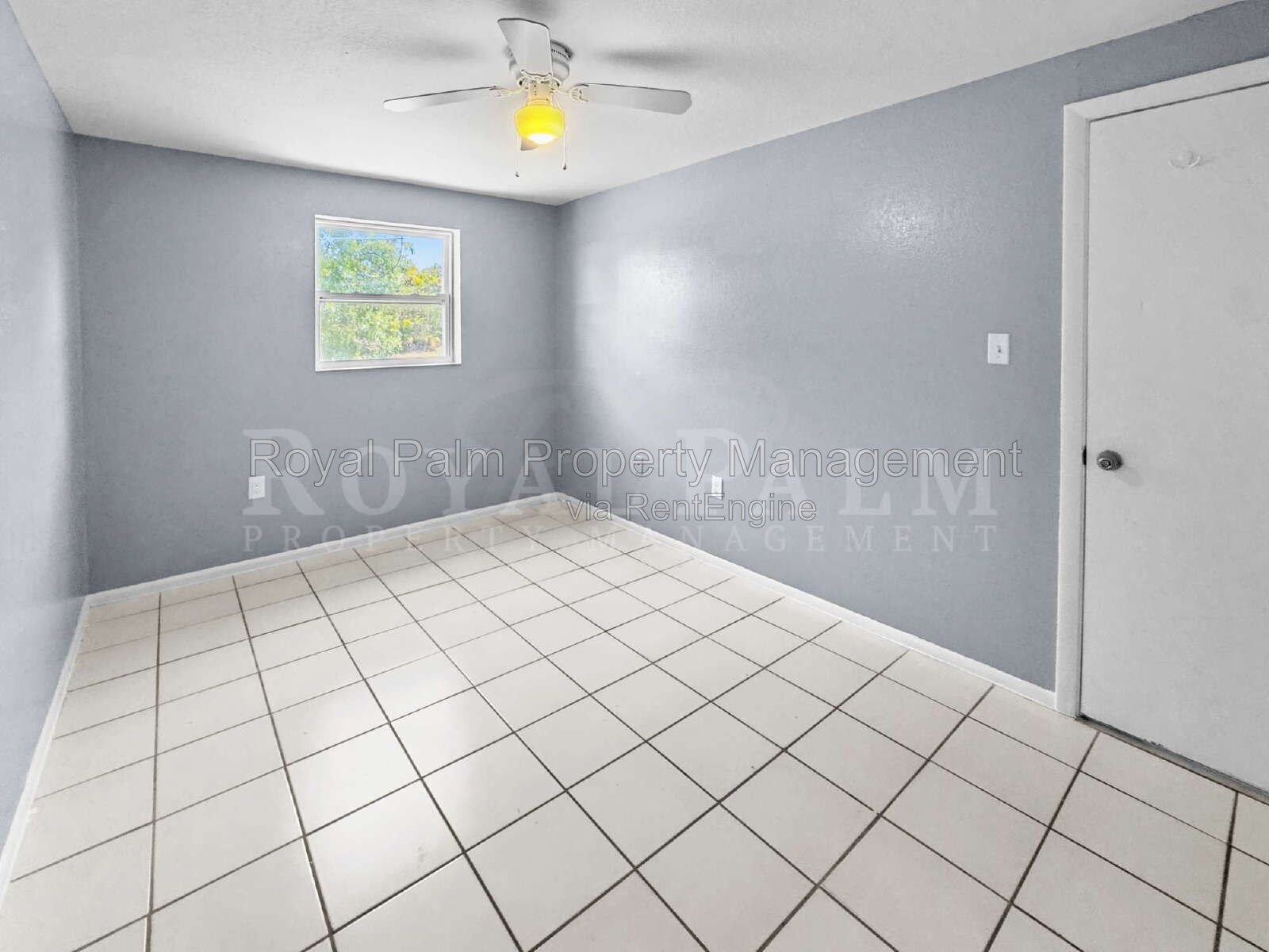 Fort Myers Found: 2/1 With a Garage and Absolutely Zero Red Flags - 6617 Warwick Circle property image