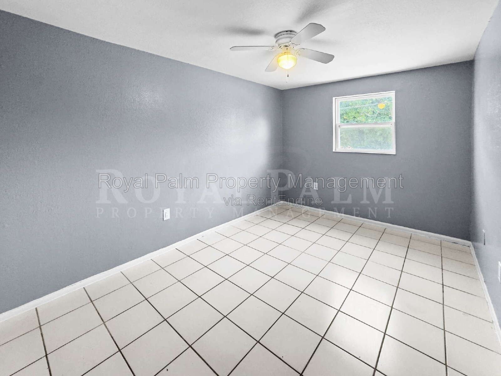 Fort Myers Found: 2/1 With a Garage and Absolutely Zero Red Flags - 6617 Warwick Circle property image