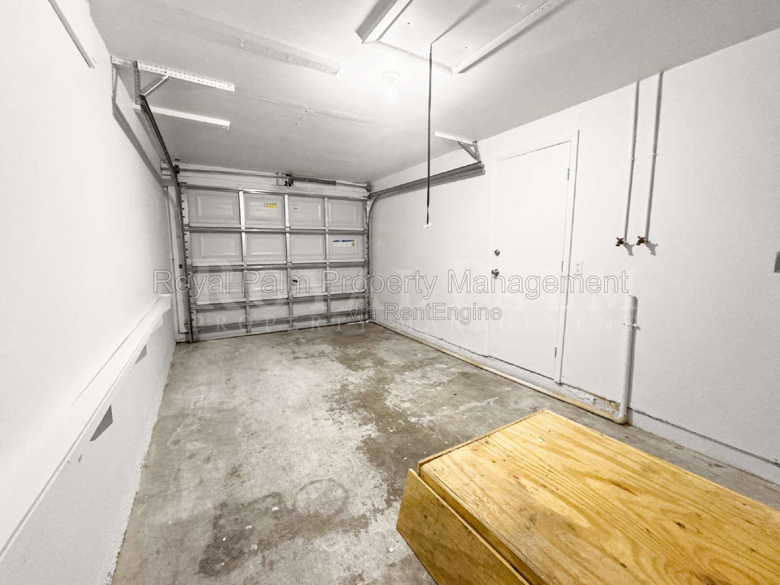 Fort Myers Found: 2/1 With a Garage and Absolutely Zero Red Flags - 6617 Warwick Circle property image