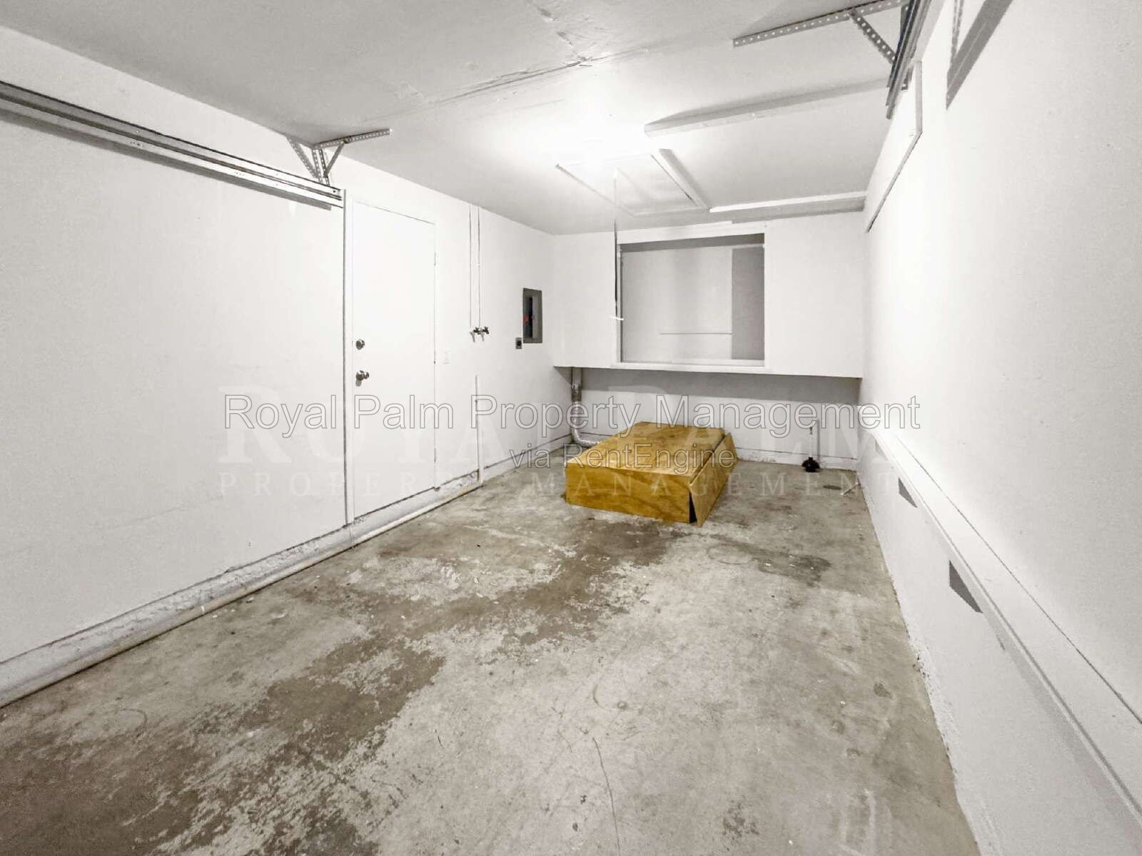 Fort Myers Found: 2/1 With a Garage and Absolutely Zero Red Flags - 6617 Warwick Circle property image