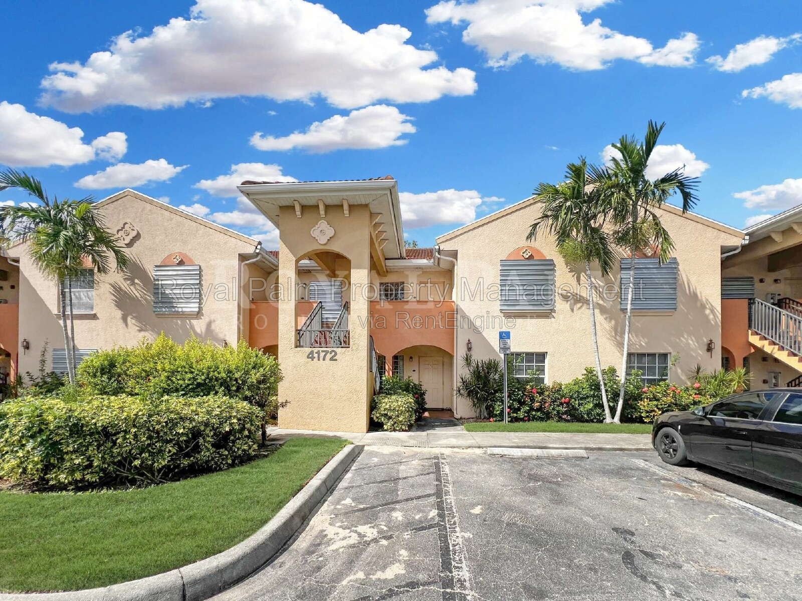 First-Floor 2 Bed, 2 Bath with In-Unit Washer & Dryer – Everyday Living Made Easy at Castilla Circle, Fort Myers property image