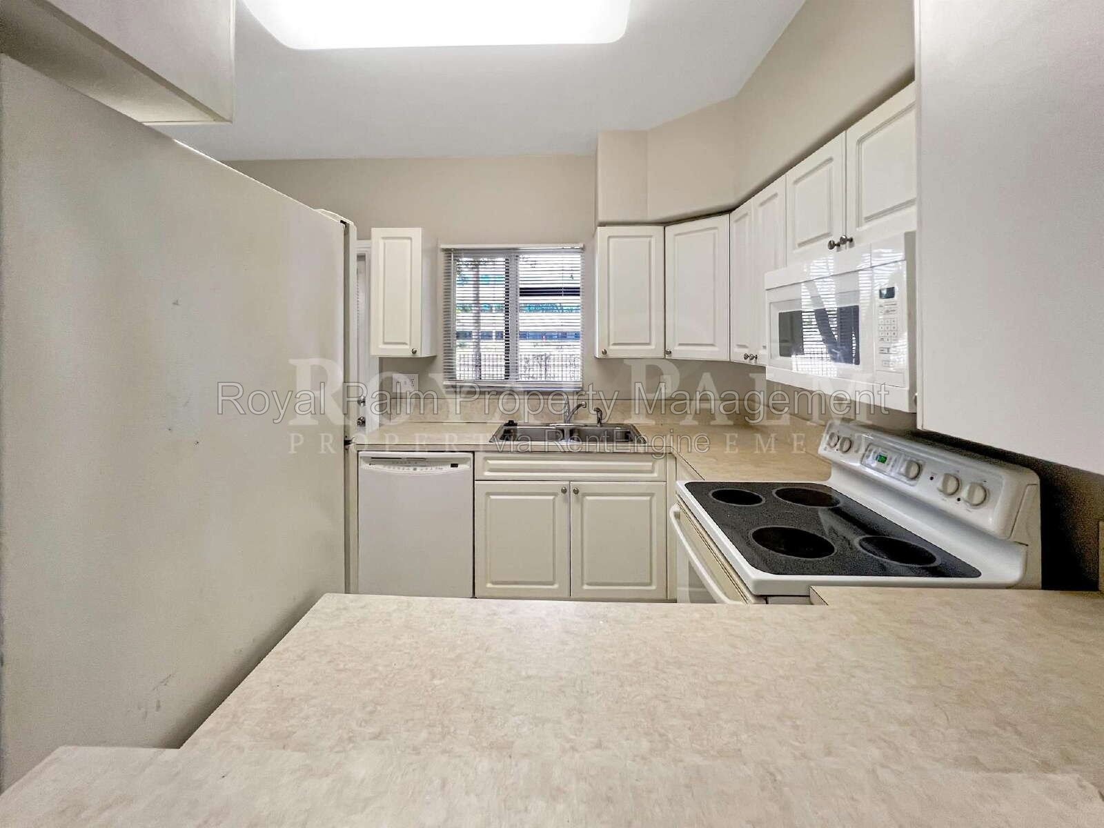 First-Floor 2 Bed, 2 Bath with In-Unit Washer & Dryer – Everyday Living Made Easy at Castilla Circle, Fort Myers property image