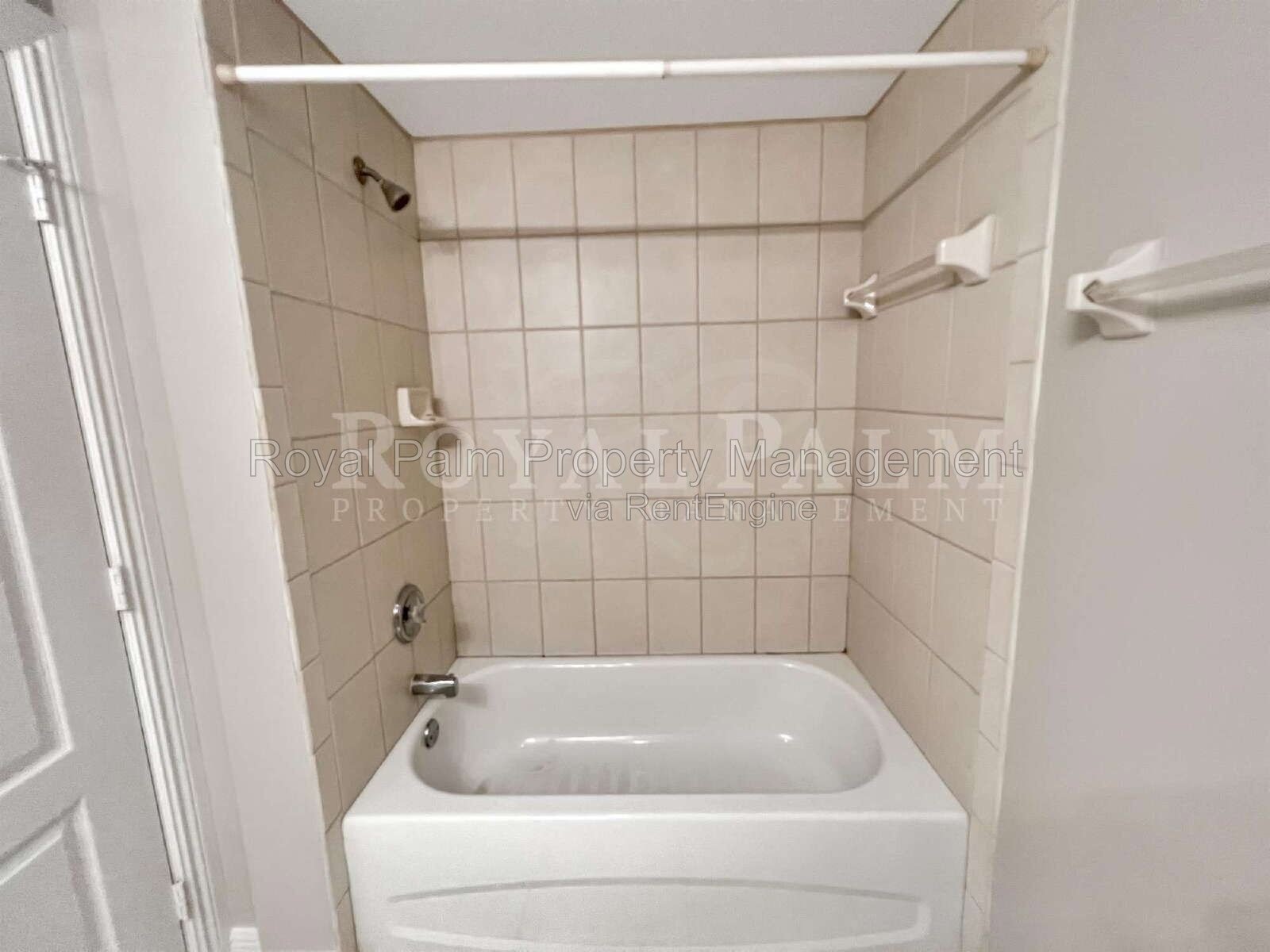 First-Floor 2 Bed, 2 Bath with In-Unit Washer & Dryer – Everyday Living Made Easy at Castilla Circle, Fort Myers property image