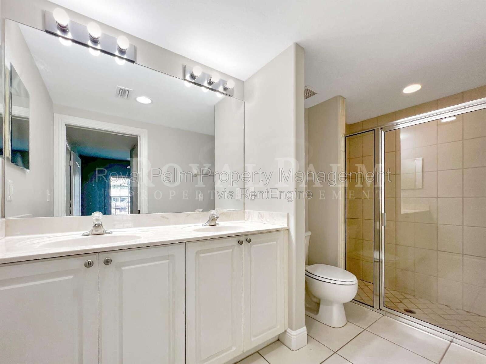 First-Floor 2 Bed, 2 Bath with In-Unit Washer & Dryer – Everyday Living Made Easy at Castilla Circle, Fort Myers property image
