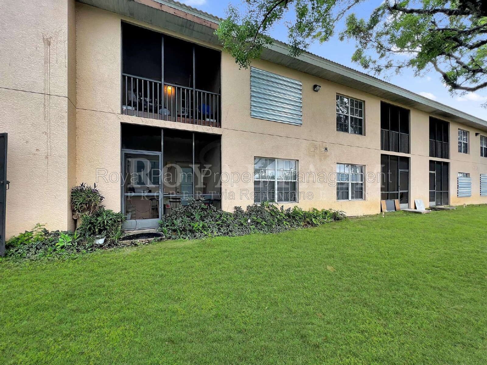 First-Floor 2 Bed, 2 Bath with In-Unit Washer & Dryer – Everyday Living Made Easy at Castilla Circle, Fort Myers property image