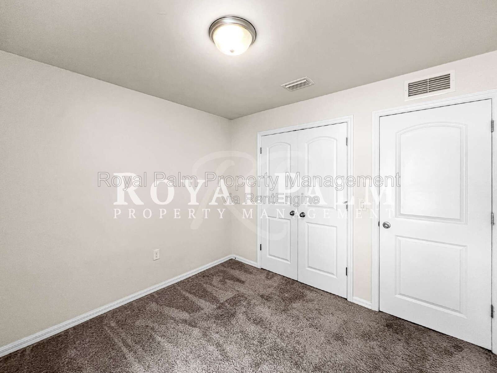 4BR/2BA Duplex Living in Vistanna Villas + Washer & Dryer! — Space, Style, and Laundry Convenience All in One. property image