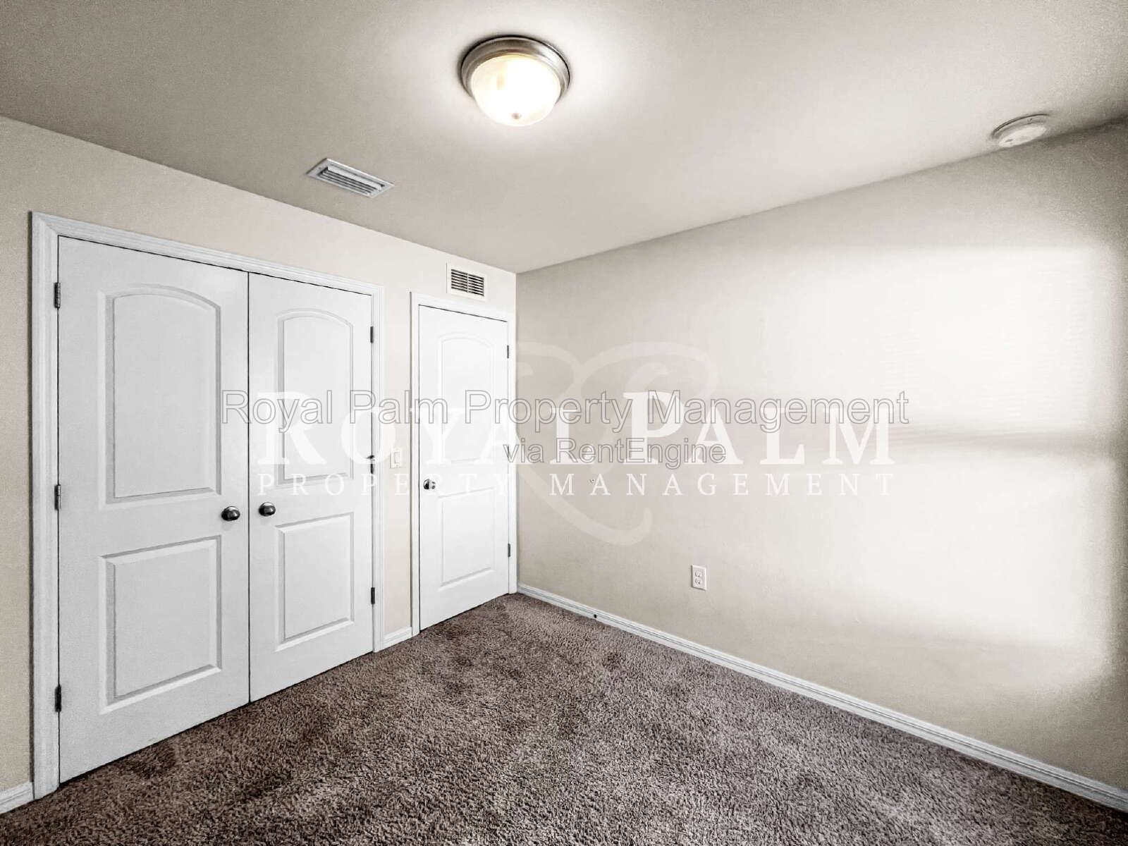 4BR/2BA Duplex Living in Vistanna Villas + Washer & Dryer! — Space, Style, and Laundry Convenience All in One. property image