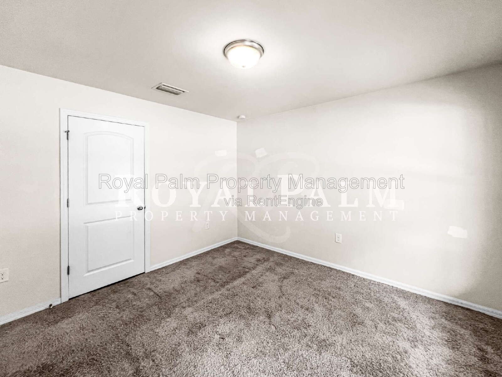 4BR/2BA Duplex Living in Vistanna Villas + Washer & Dryer! — Space, Style, and Laundry Convenience All in One. property image
