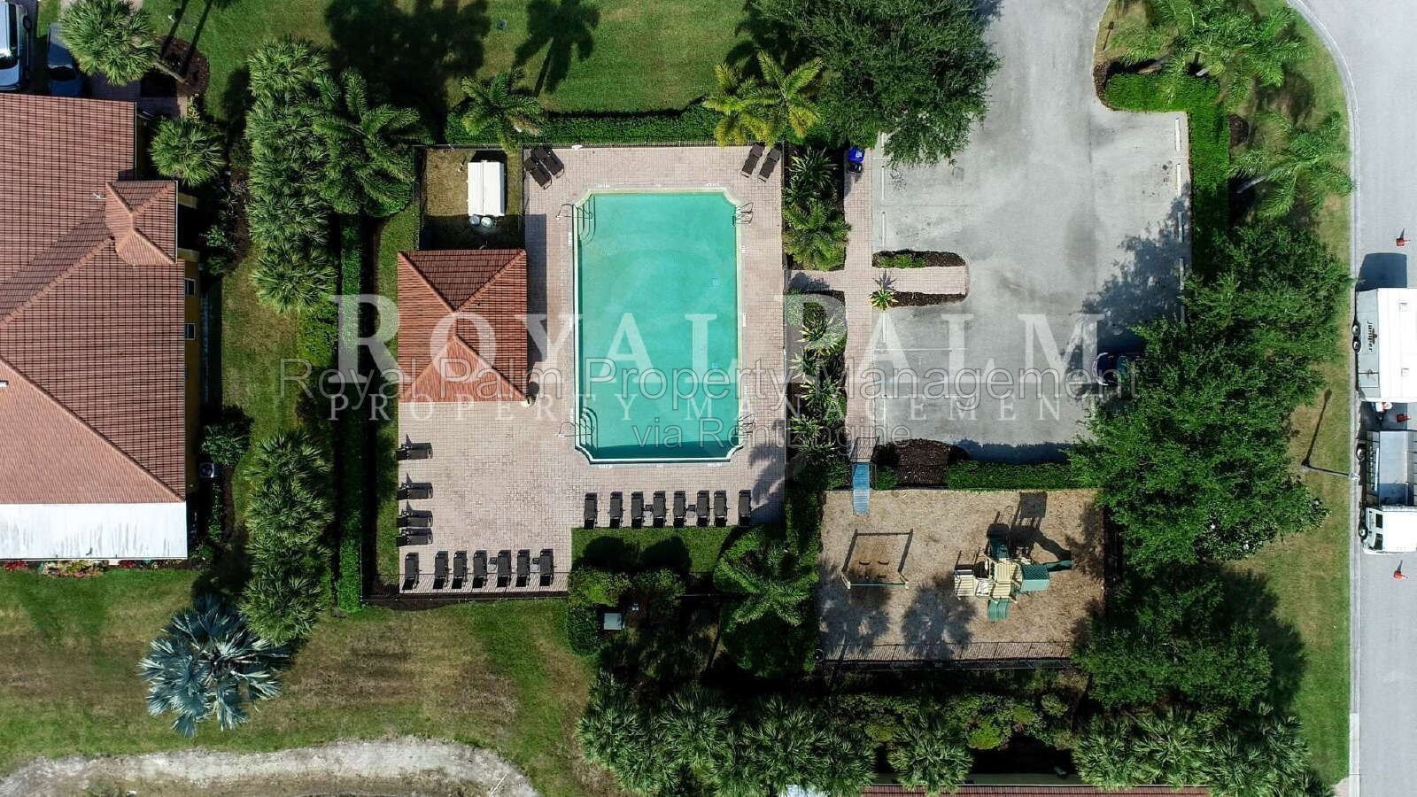 4BR/2BA Duplex Living in Vistanna Villas + Washer & Dryer! — Space, Style, and Laundry Convenience All in One. property image