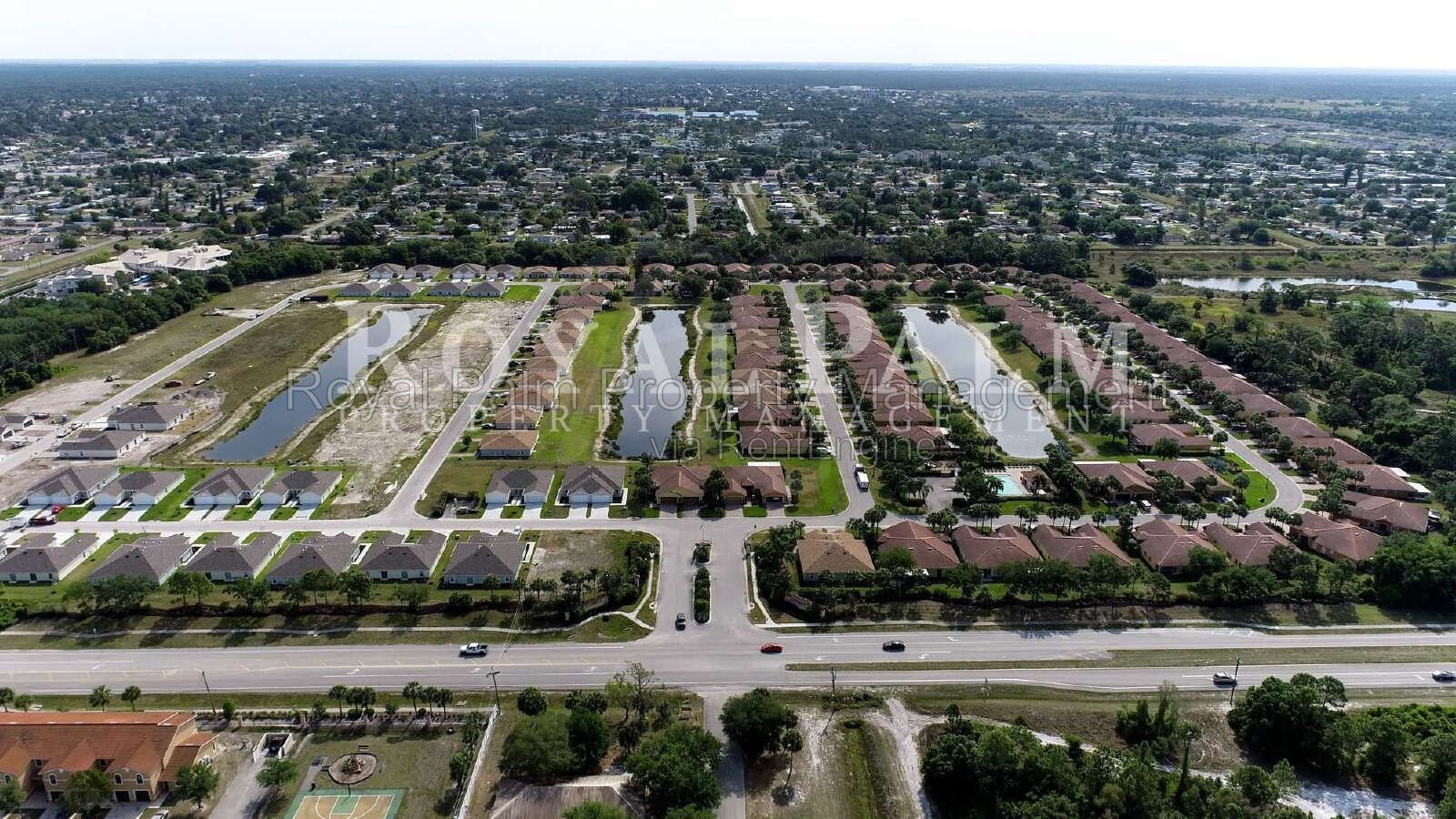 4BR/2BA Duplex Living in Vistanna Villas + Washer & Dryer! — Space, Style, and Laundry Convenience All in One. property image