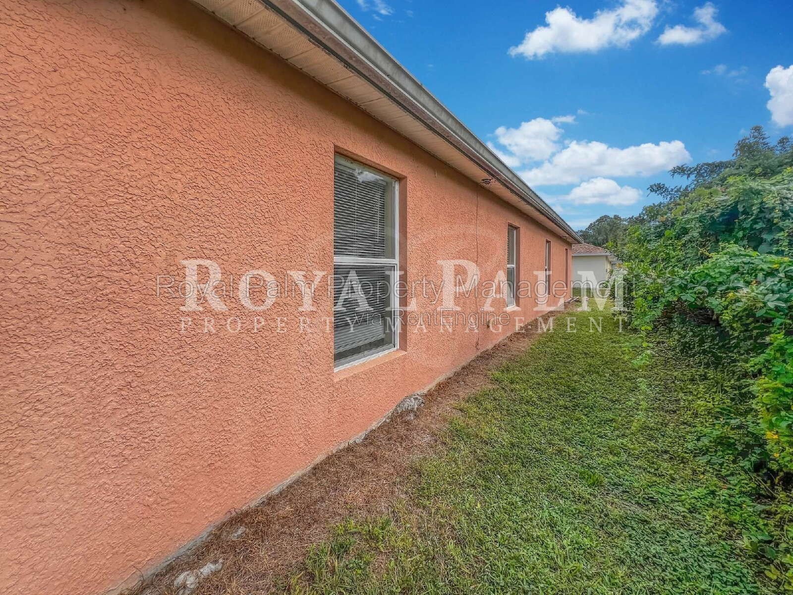 Charming 3-Bed, 2-Bath in Lehigh Acres. Your Duplex Dream Just Got Better! property image