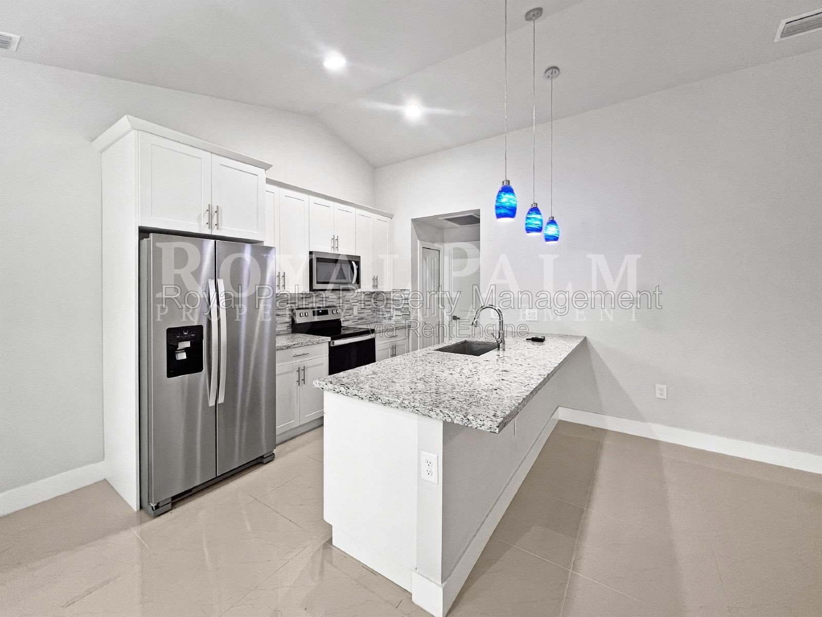 Grand Double Doors, Zero Guilt Utility Bills | 3-Bedroom Solar Home in Lehigh Acres property image