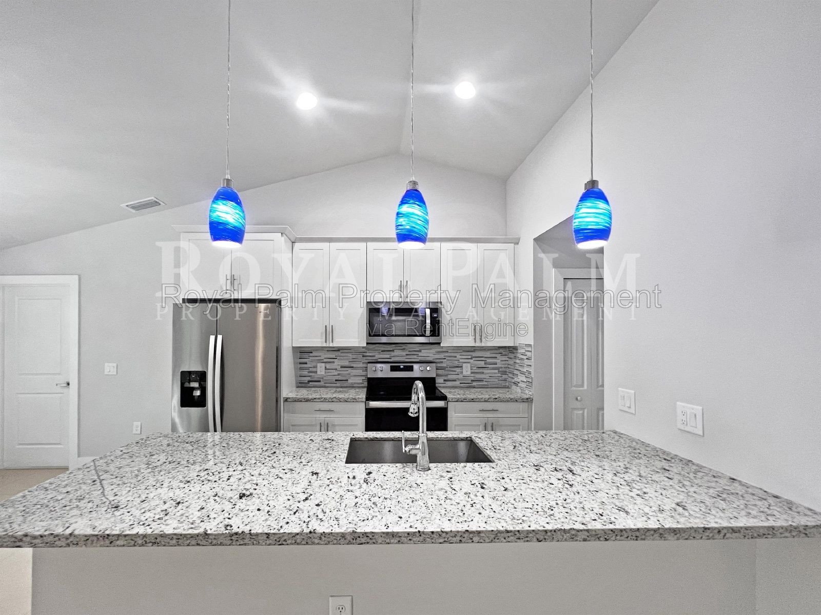 Grand Double Doors, Zero Guilt Utility Bills | 3-Bedroom Solar Home in Lehigh Acres property image