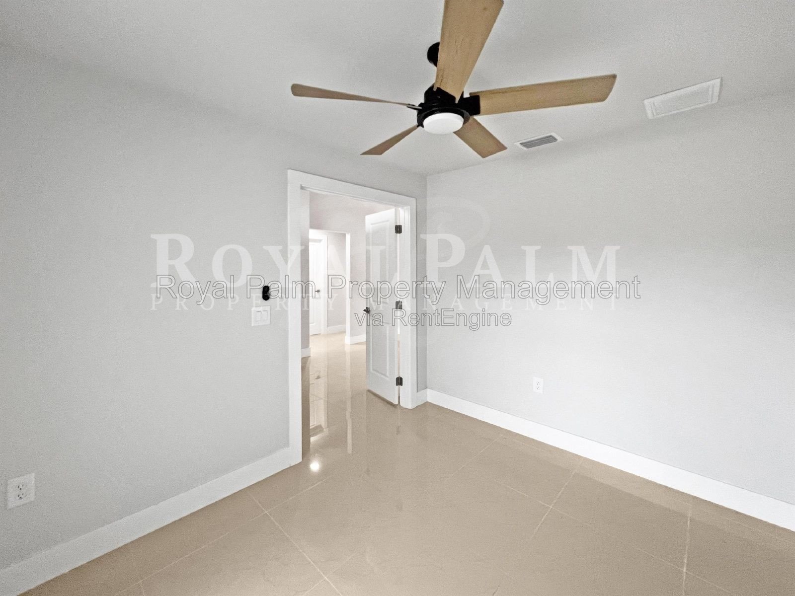 Grand Double Doors, Zero Guilt Utility Bills | 3-Bedroom Solar Home in Lehigh Acres property image