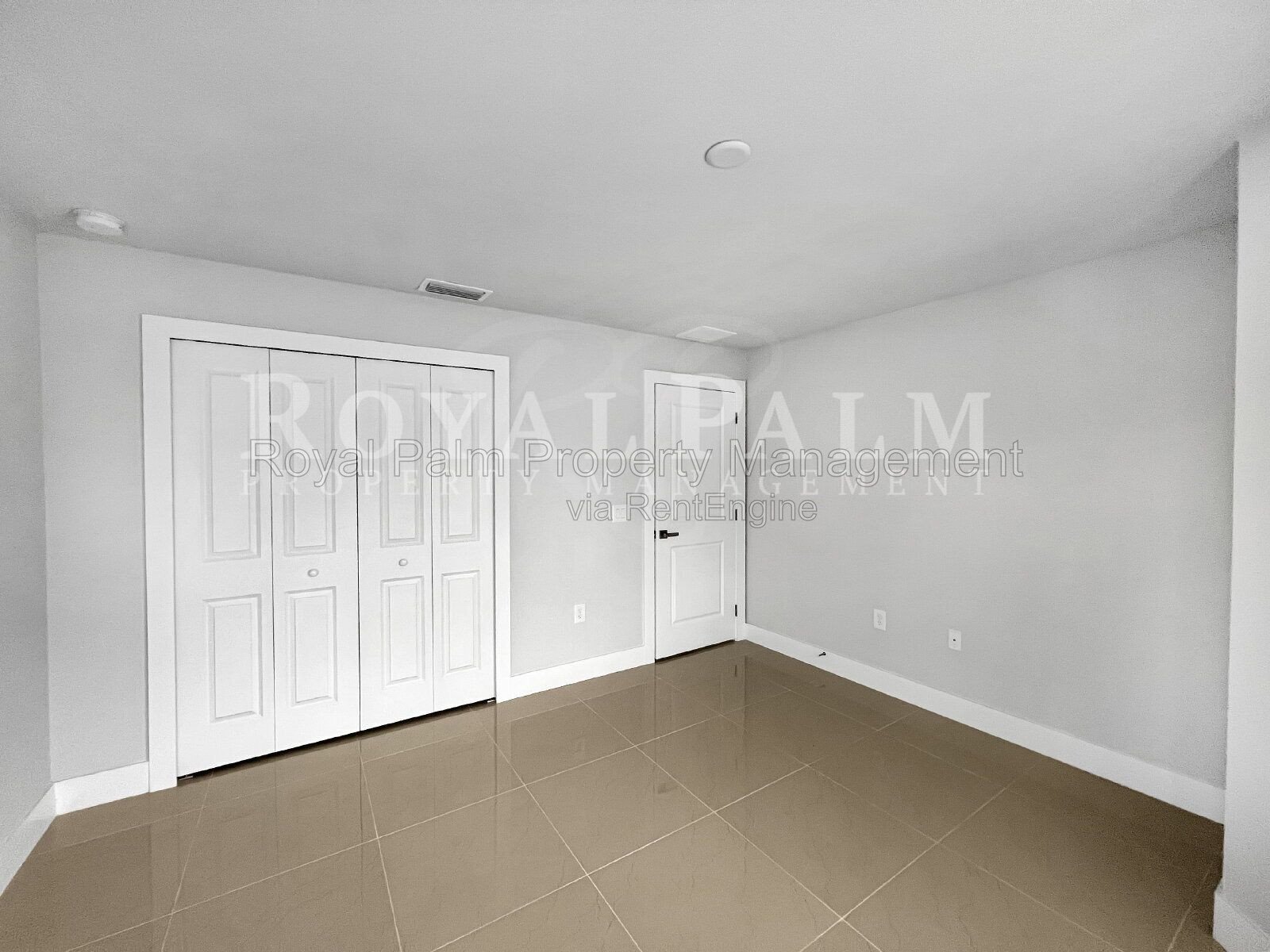 Grand Double Doors, Zero Guilt Utility Bills | 3-Bedroom Solar Home in Lehigh Acres property image