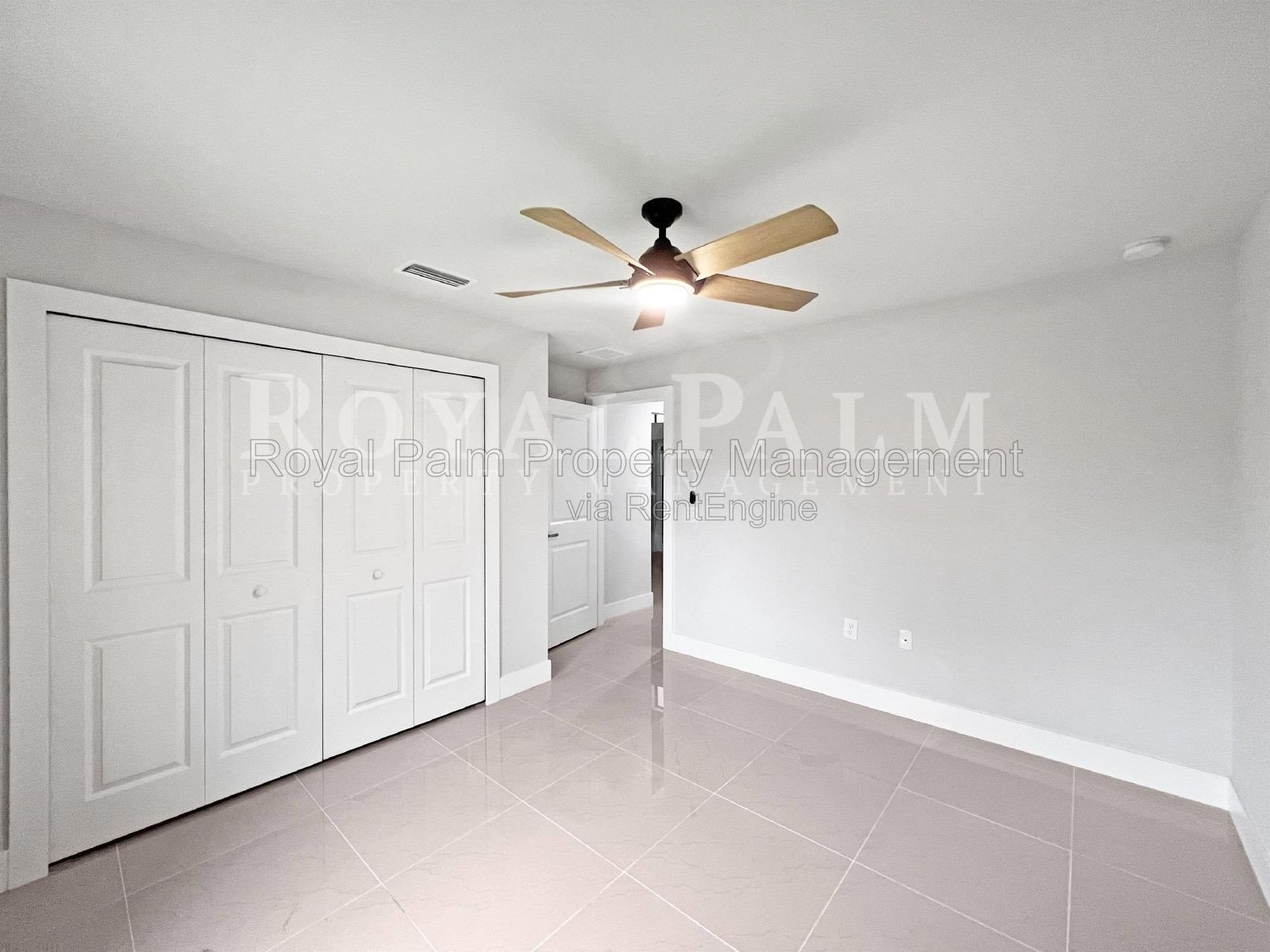 Grand Double Doors, Zero Guilt Utility Bills | 3-Bedroom Solar Home in Lehigh Acres property image