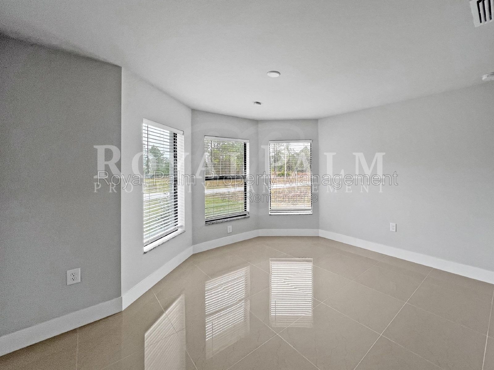 Grand Double Doors, Zero Guilt Utility Bills | 3-Bedroom Solar Home in Lehigh Acres property image