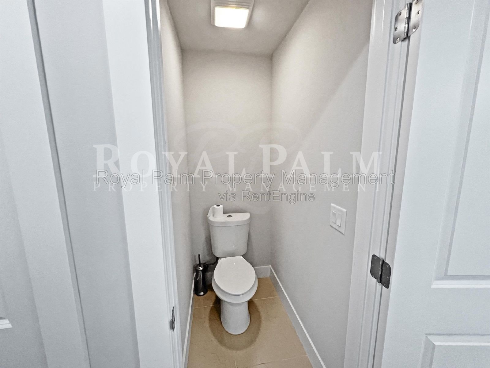 Grand Double Doors, Zero Guilt Utility Bills | 3-Bedroom Solar Home in Lehigh Acres property image