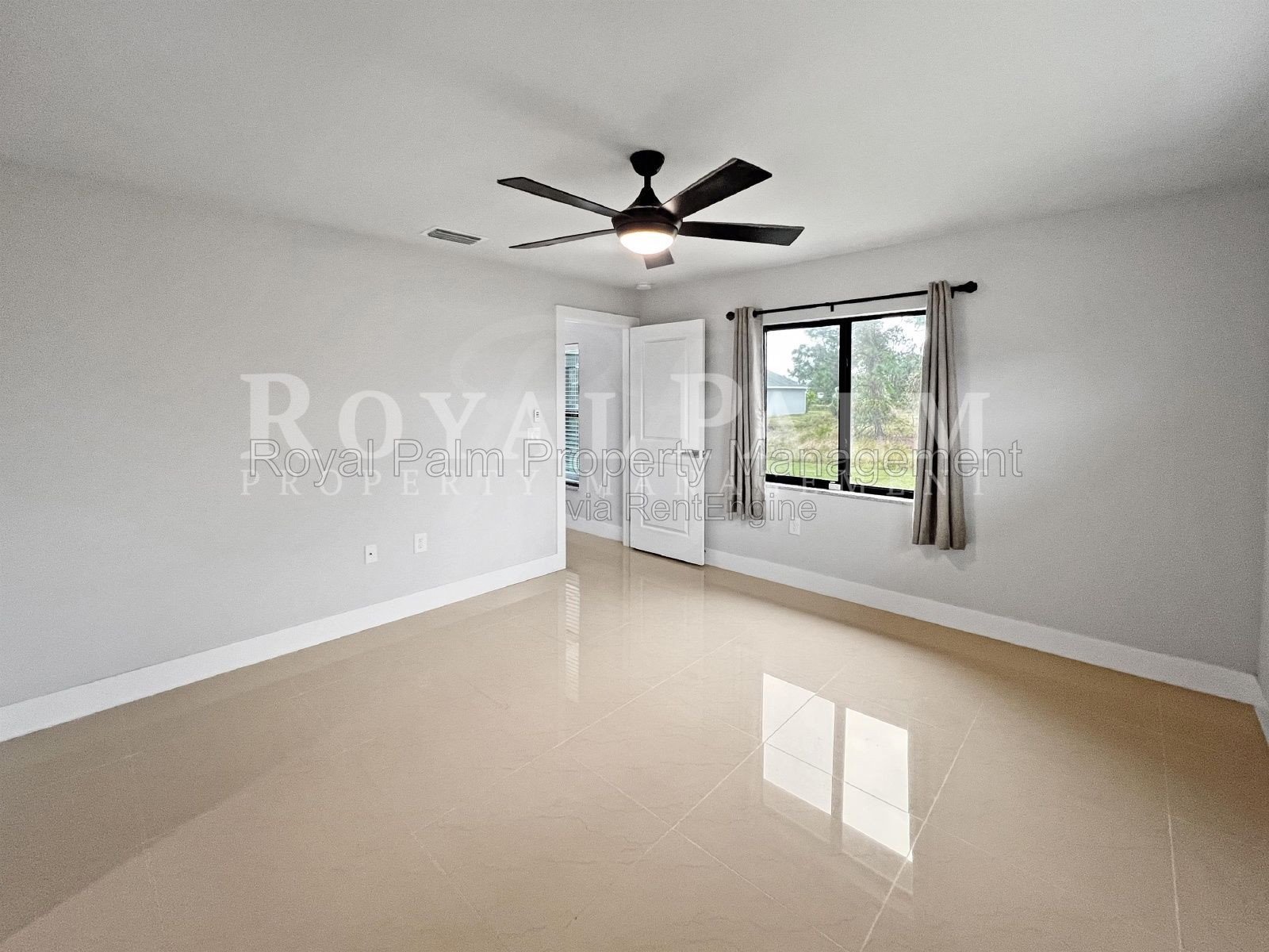 Grand Double Doors, Zero Guilt Utility Bills | 3-Bedroom Solar Home in Lehigh Acres property image