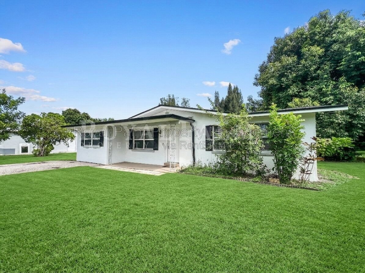 Renovated 3-Bed Fort Myers Home | No HOA, Water & Lawn Care Included property image