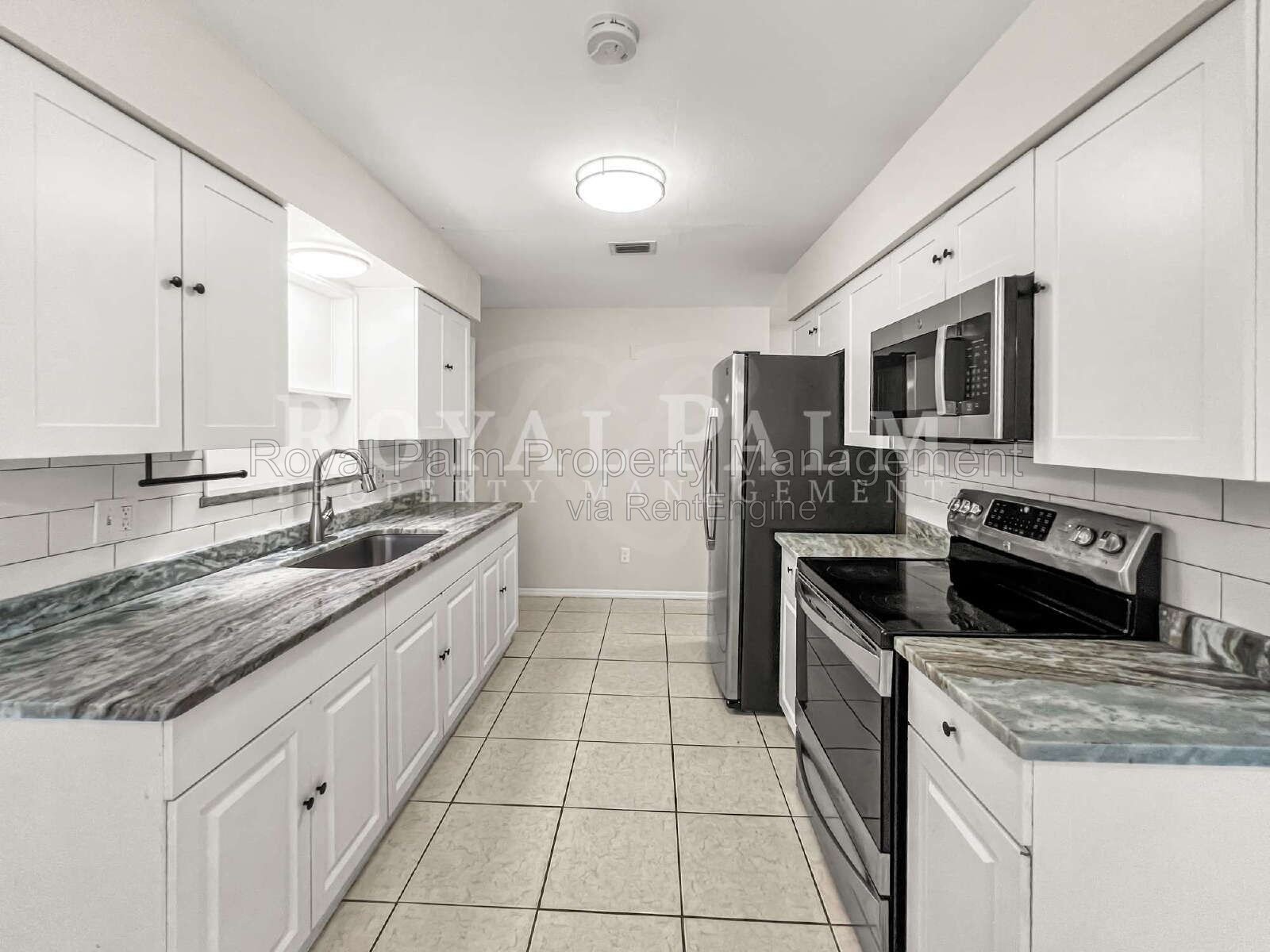 Renovated 3-Bed Fort Myers Home | No HOA, Water & Lawn Care Included property image