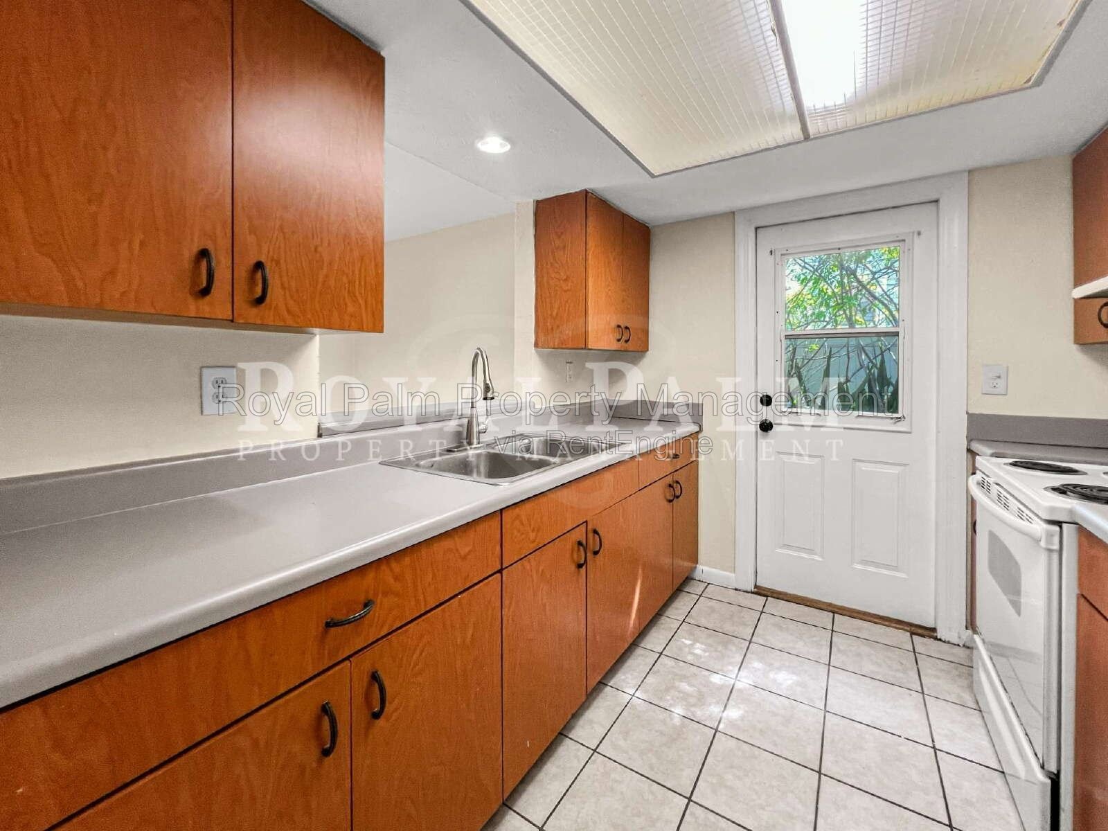 Mow Nothing, Enjoy Everything | 2-Bed Fort Myers Duplex, Water & Lawn Included property image