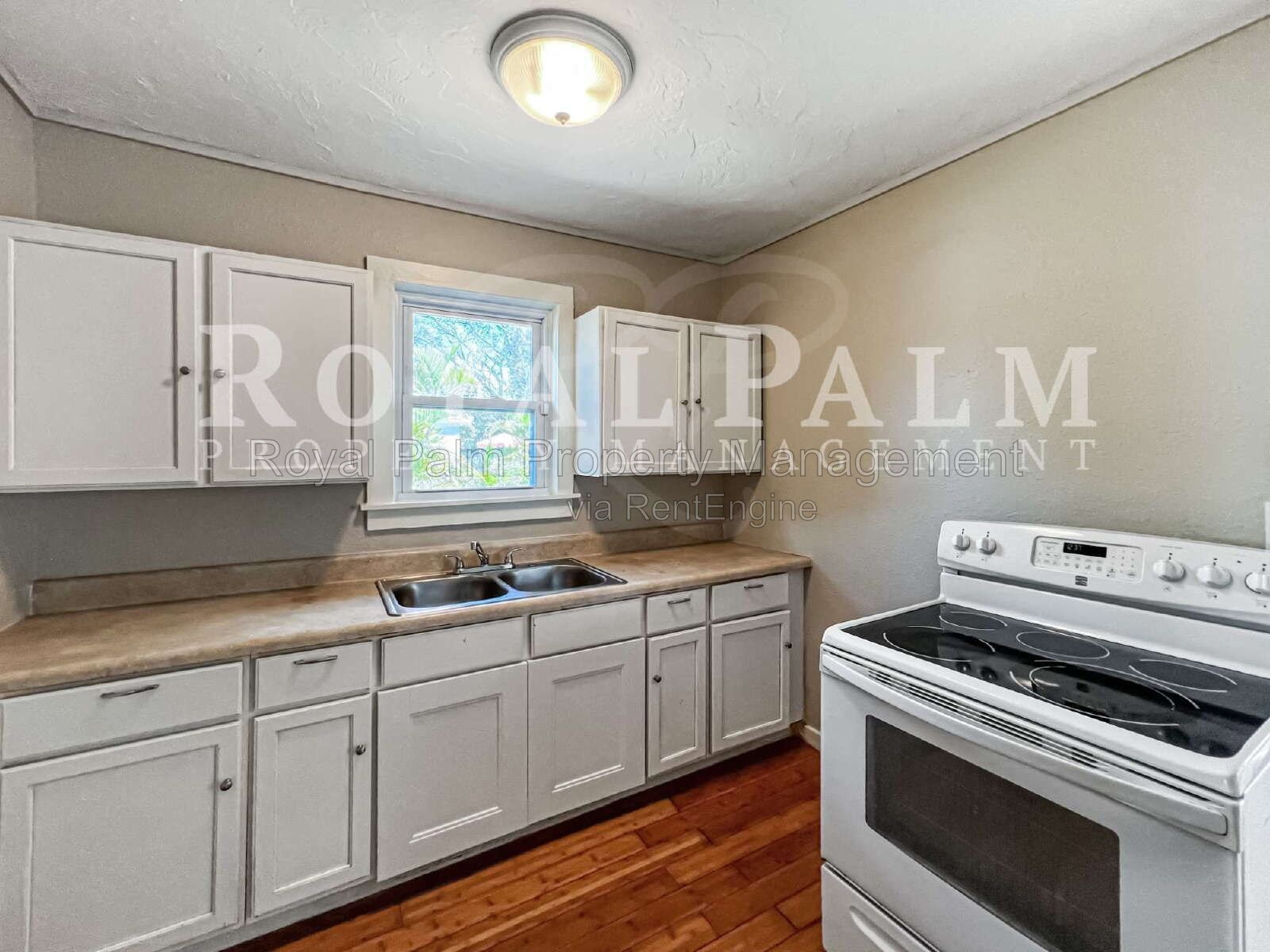 2/1 Single Family Home Near Downtown Fort Myers | Fenced Yard, Pet-Friendly property image