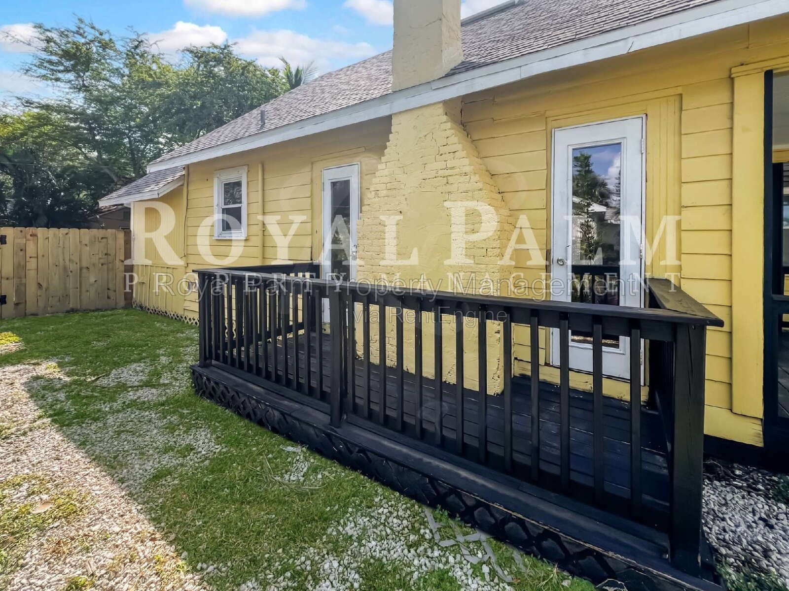2/1 Single Family Home Near Downtown Fort Myers | Fenced Yard, Pet-Friendly property image
