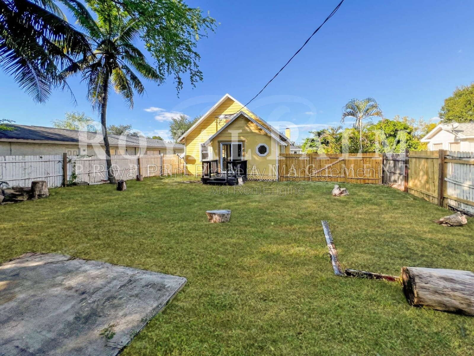 2/1 Single Family Home Near Downtown Fort Myers | Fenced Yard, Pet-Friendly property image