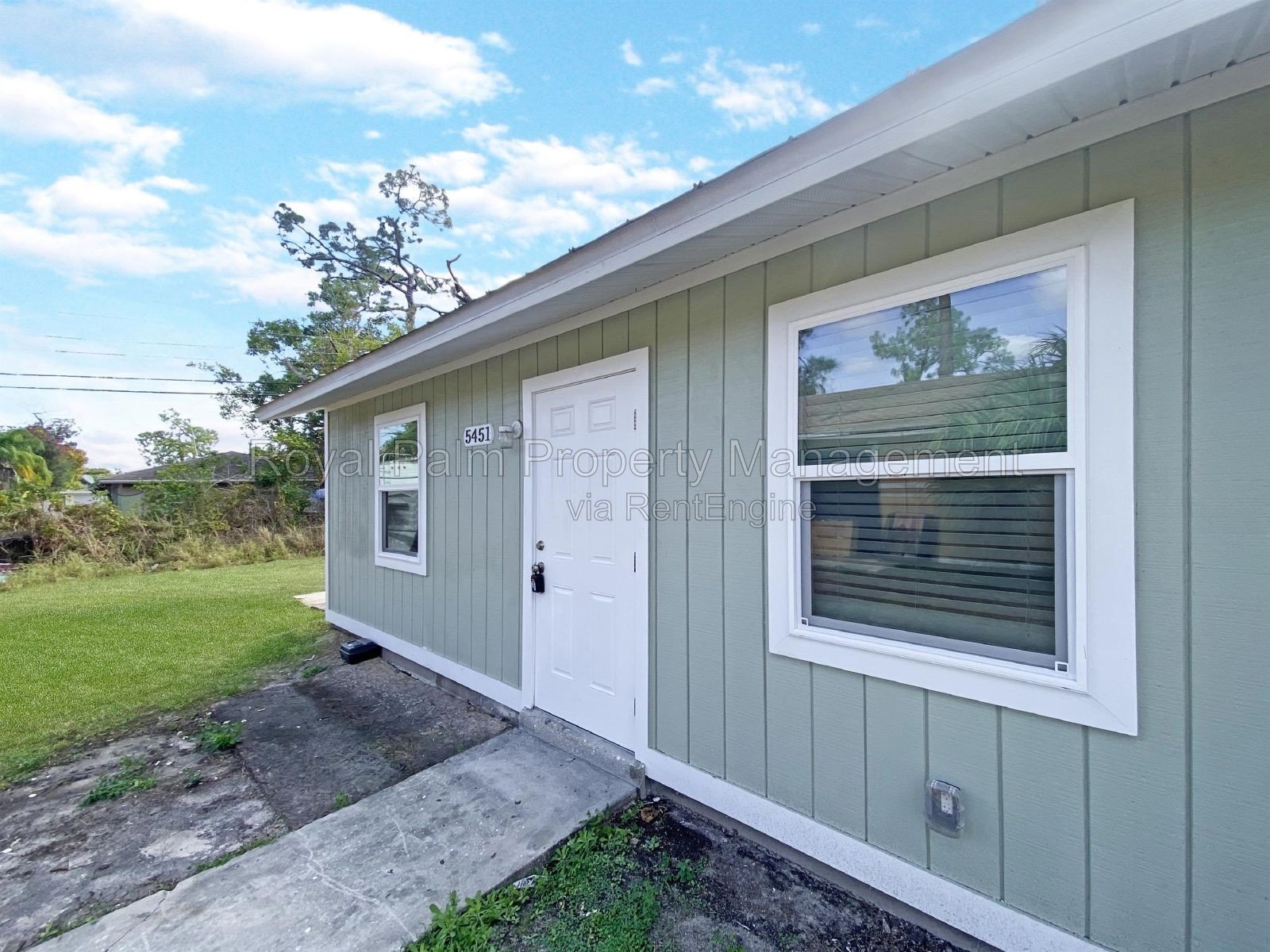 Half Off Your First Month | 2-Bed Duplex Fort Myers property image