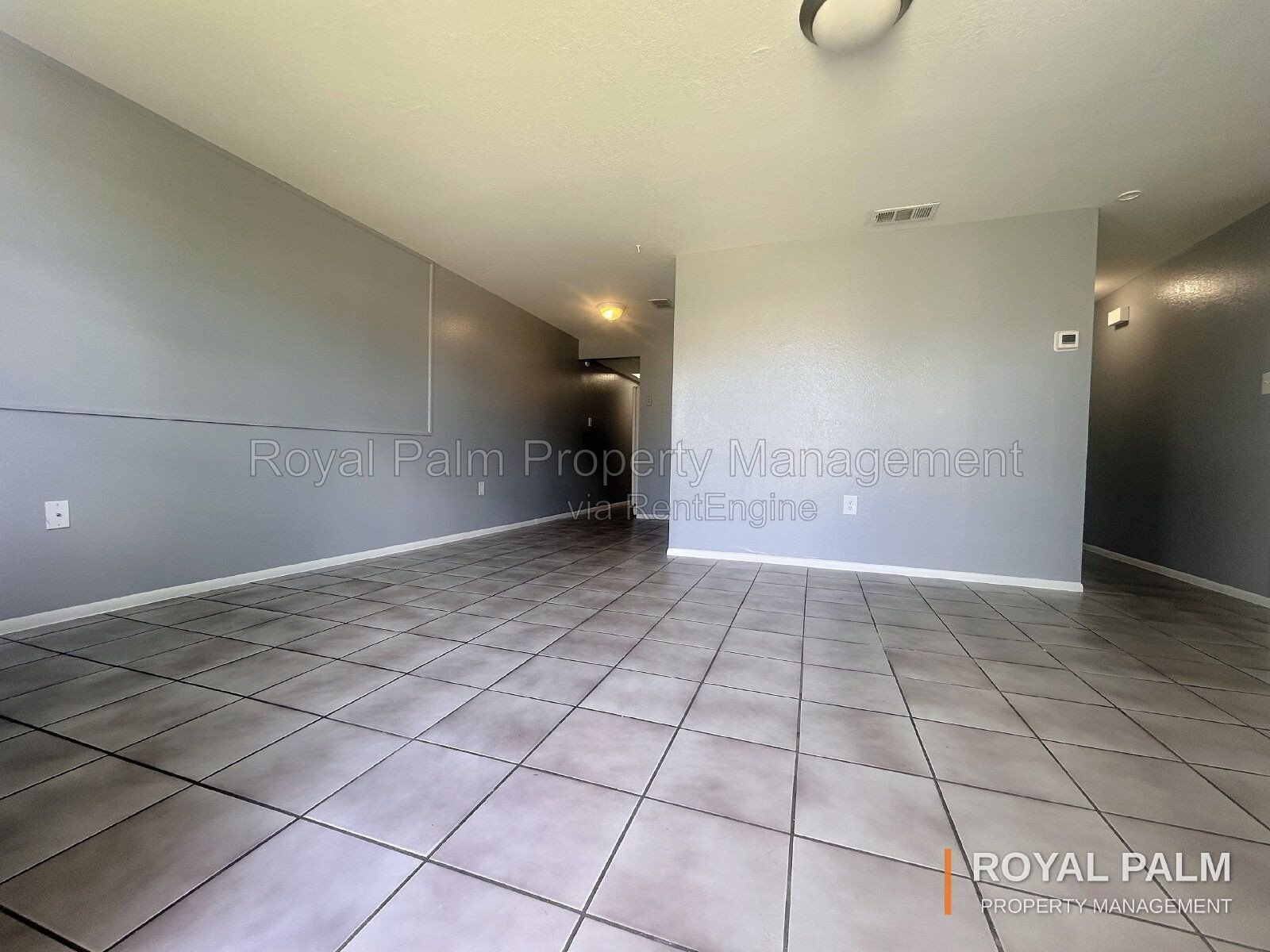 Boo-tiful 2/1 in Fort Myers with a Garage  + W/D hookups! property image