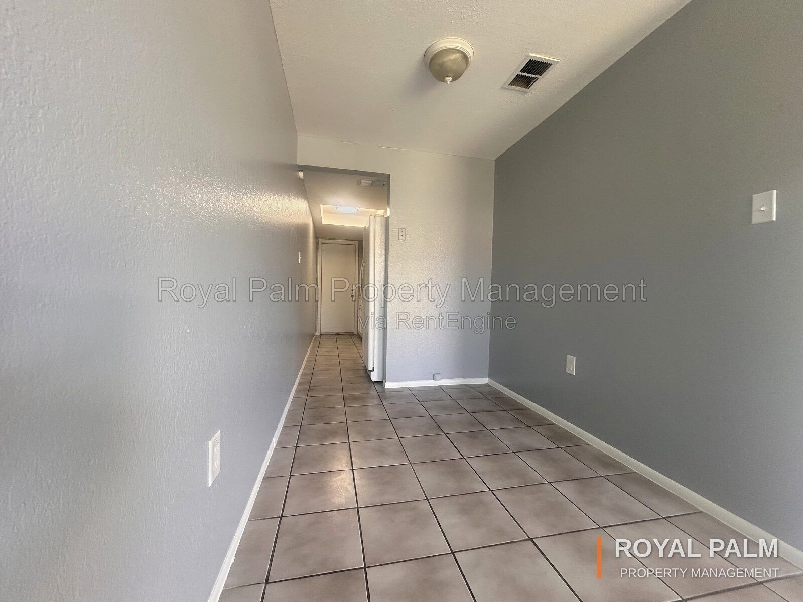 Boo-tiful 2/1 in Fort Myers with a Garage  + W/D hookups! property image