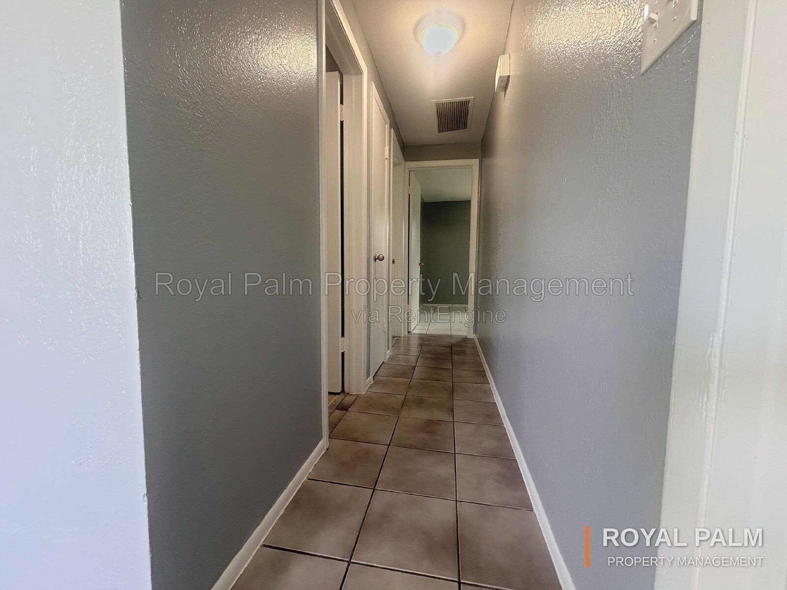 Boo-tiful 2/1 in Fort Myers with a Garage  + W/D hookups! property image