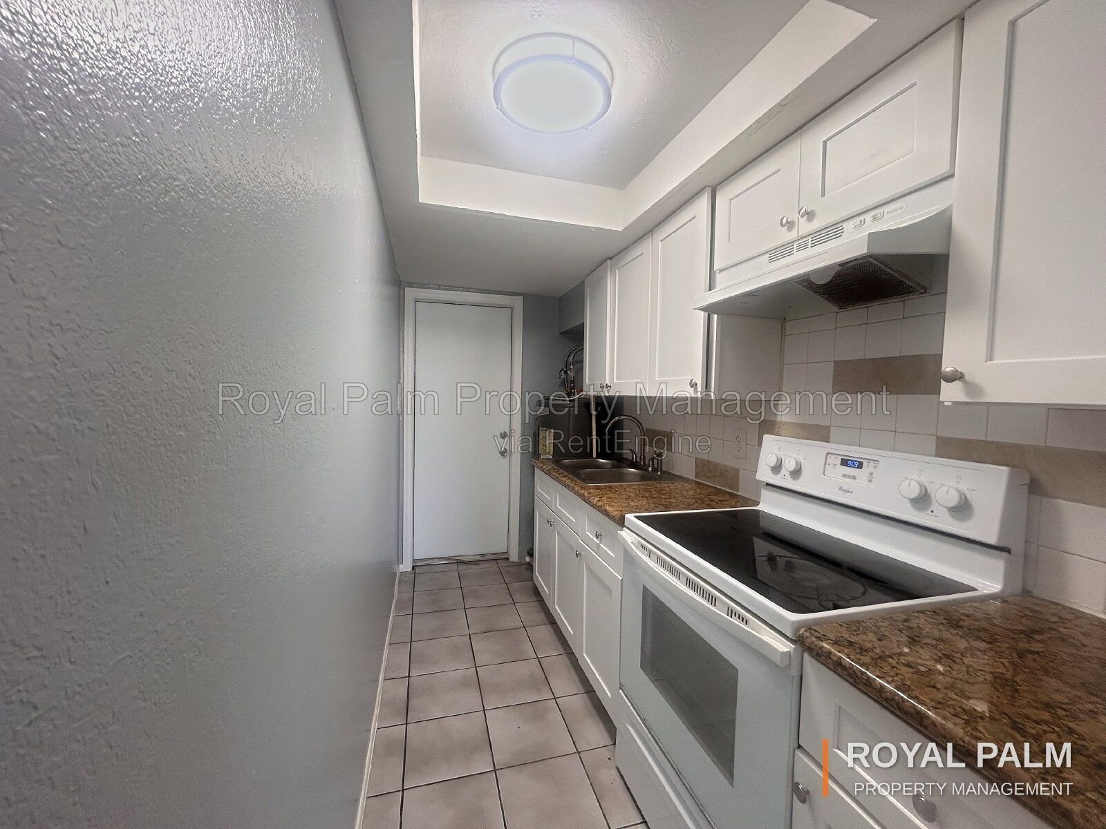 Boo-tiful 2/1 in Fort Myers with a Garage  + W/D hookups! property image