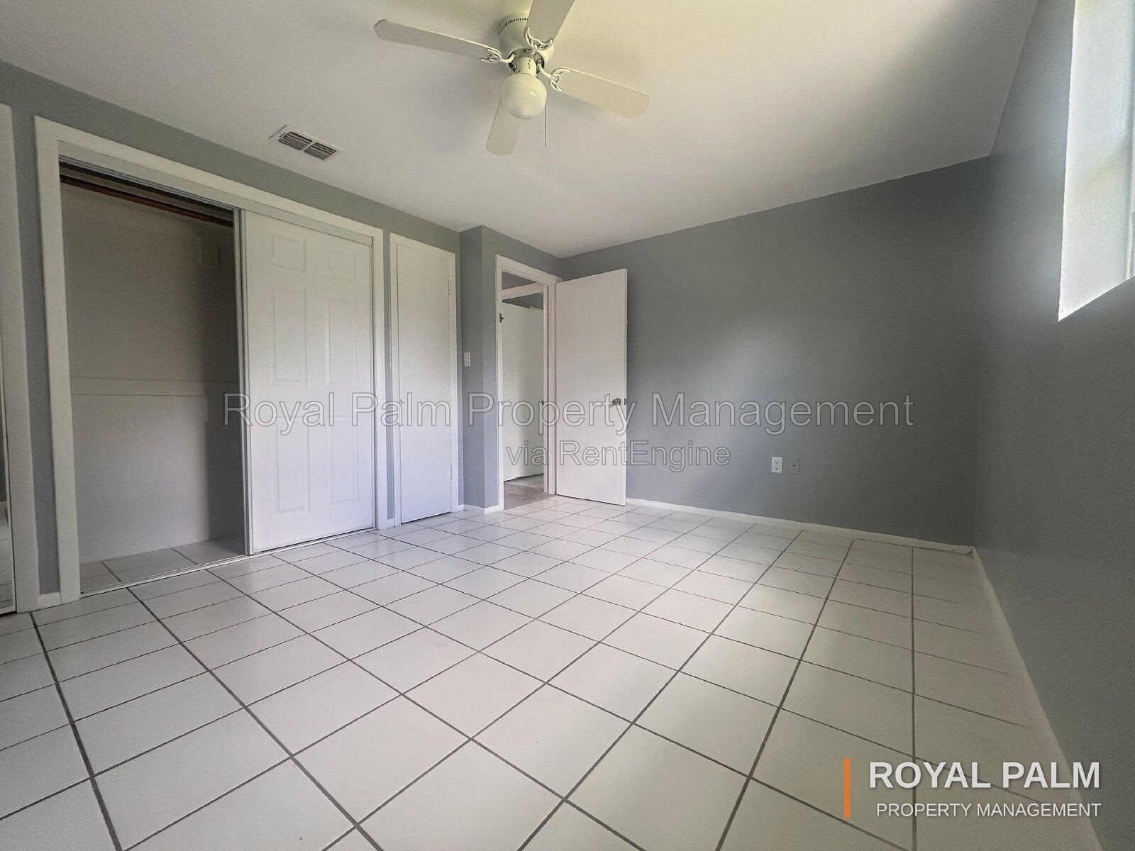 Boo-tiful 2/1 in Fort Myers with a Garage  + W/D hookups! property image
