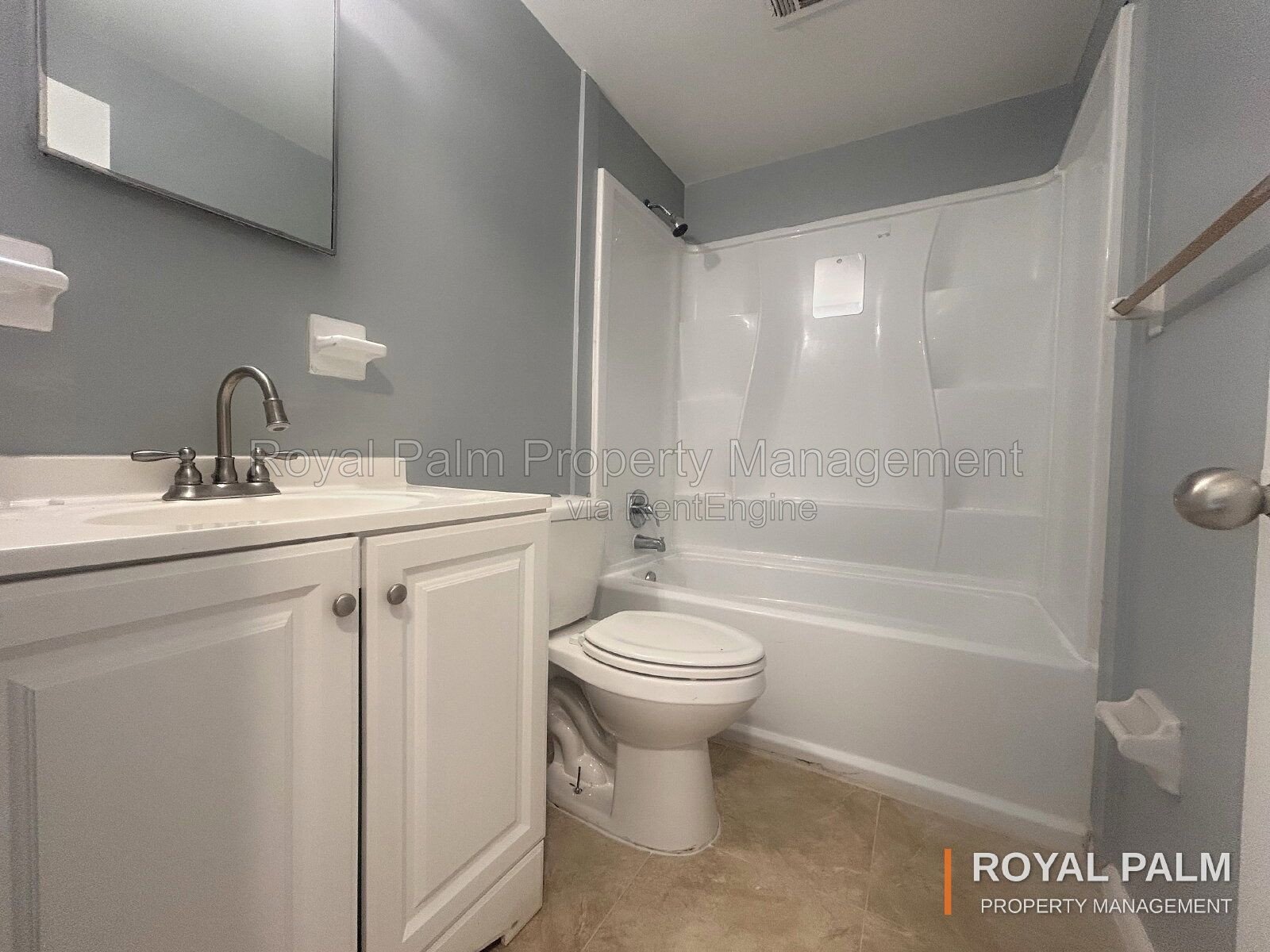 Boo-tiful 2/1 in Fort Myers with a Garage  + W/D hookups! property image