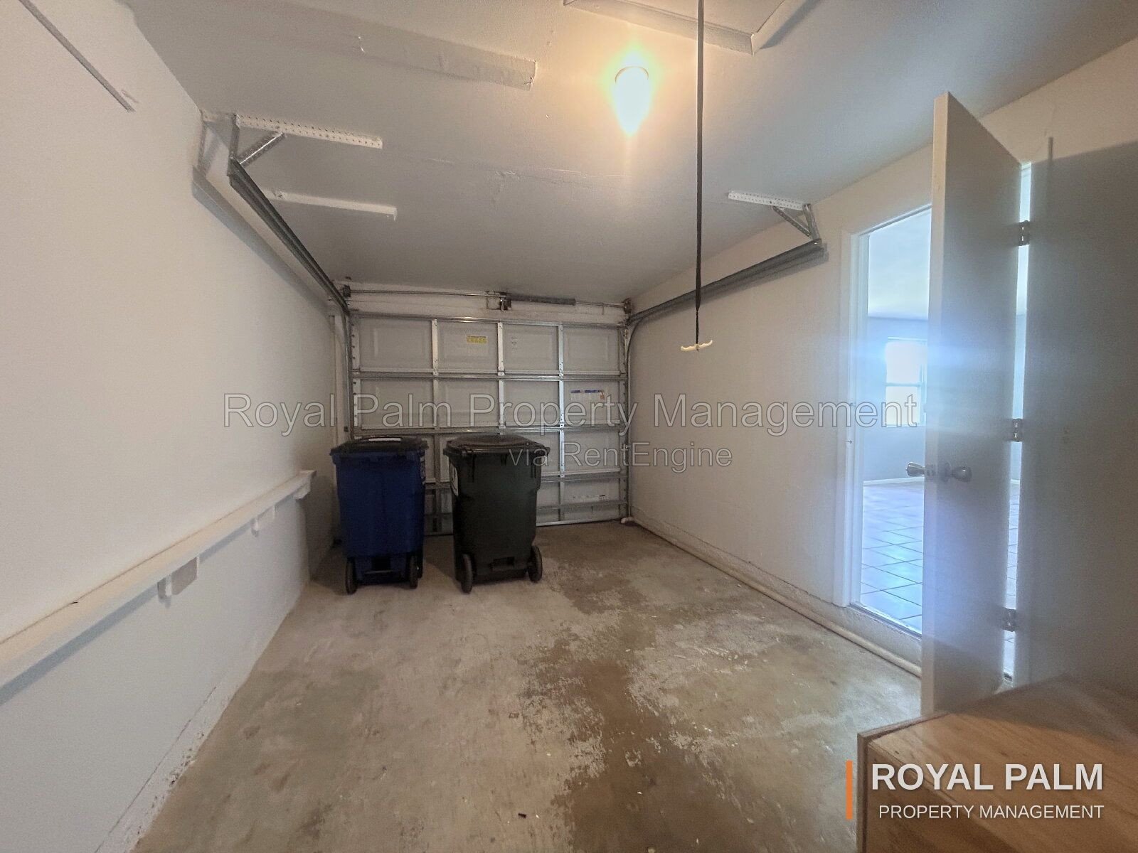 Boo-tiful 2/1 in Fort Myers with a Garage  + W/D hookups! property image