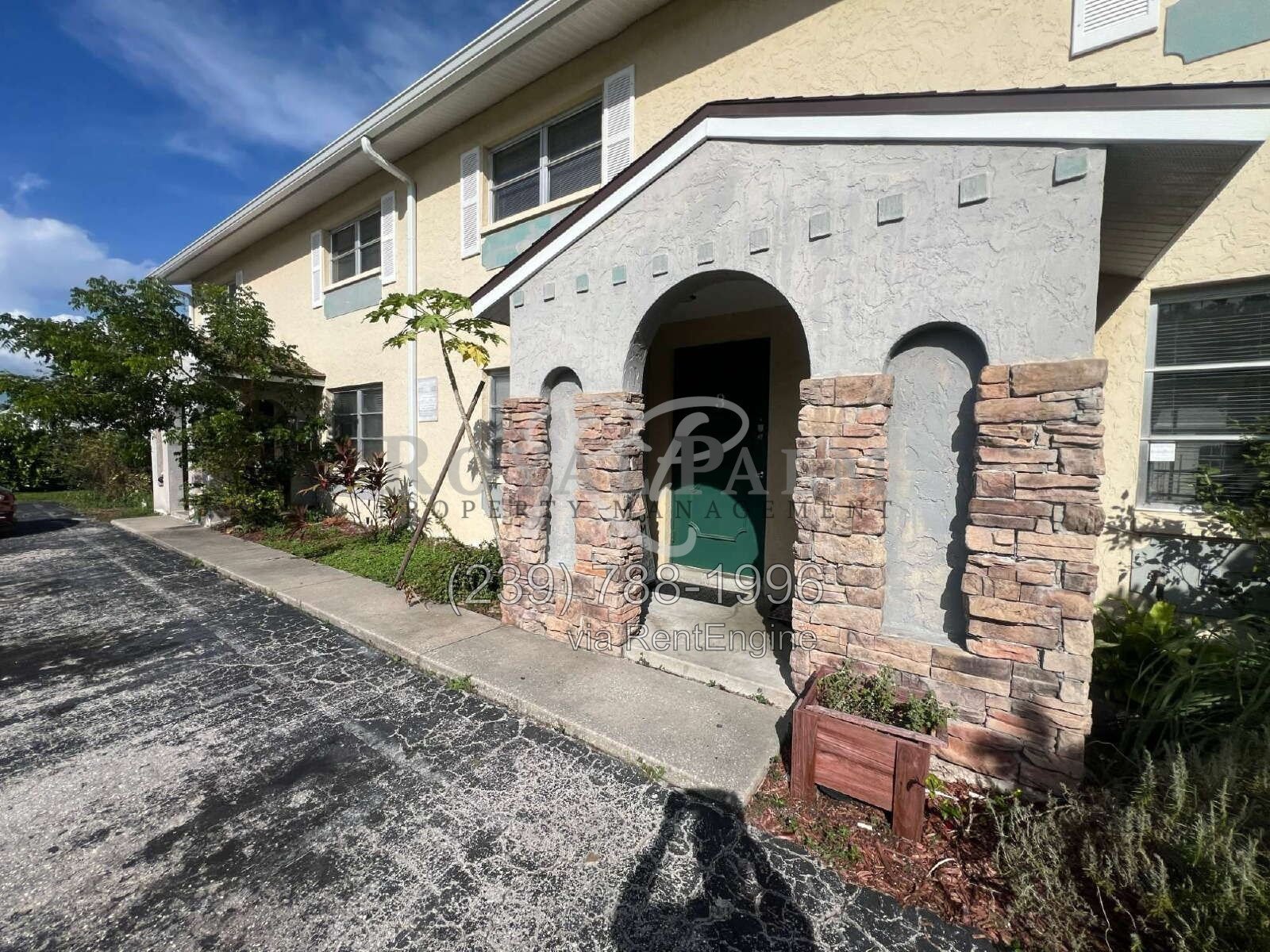 2BR 1.5BA Townhome Near McGregor Blvd + Cypress Lake Dr. property image