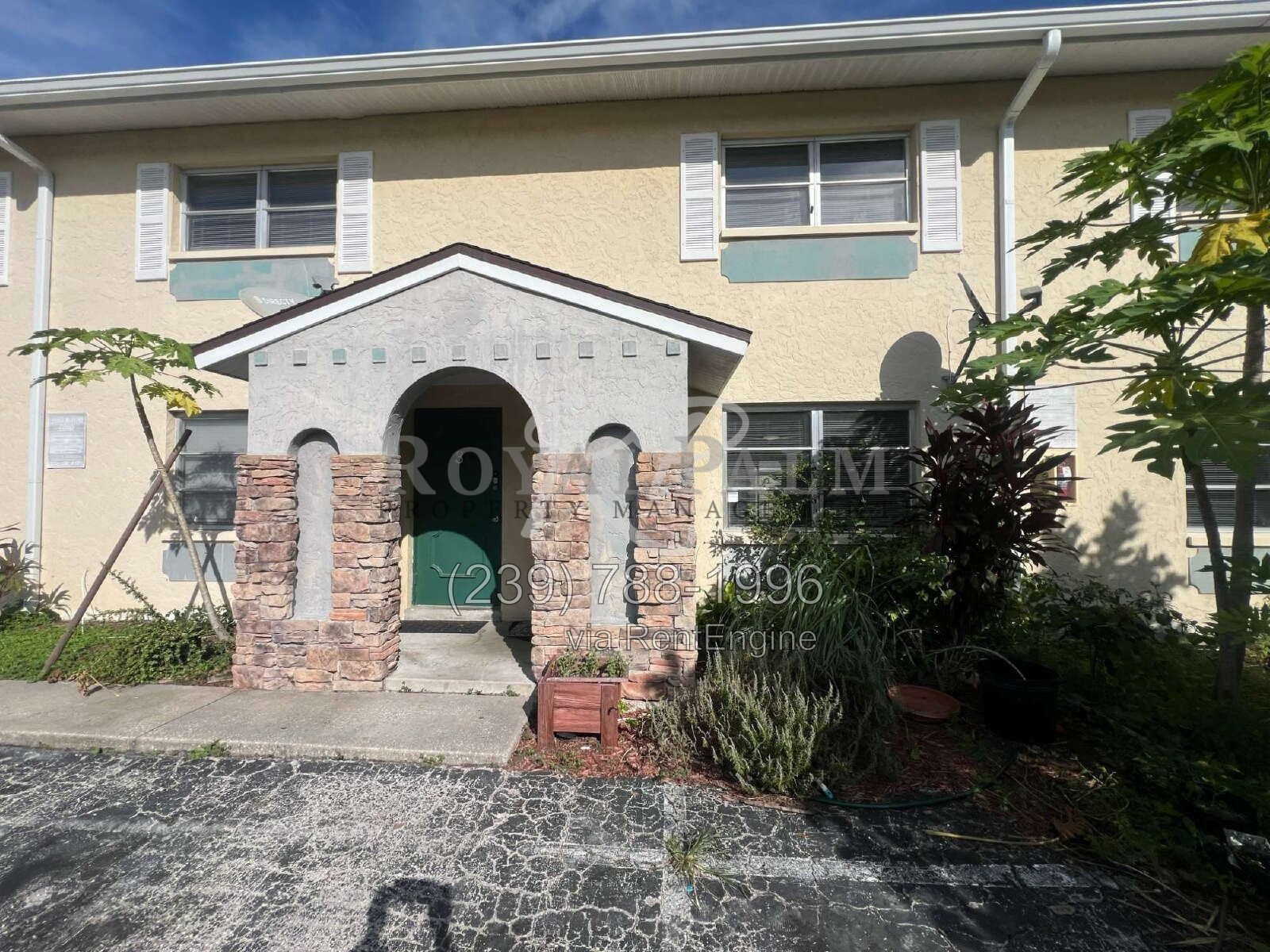 2BR 1.5BA Townhome Near McGregor Blvd + Cypress Lake Dr. property image