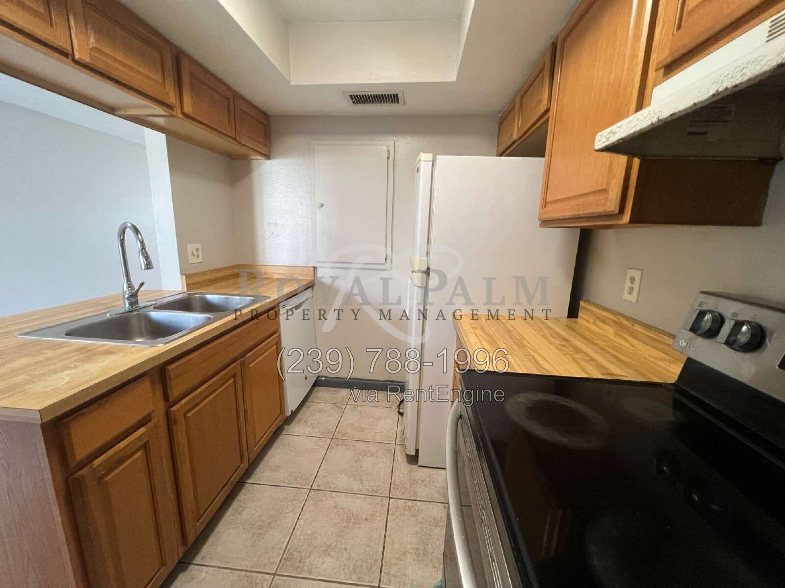 2BR 1.5BA Townhome Near McGregor Blvd + Cypress Lake Dr. property image