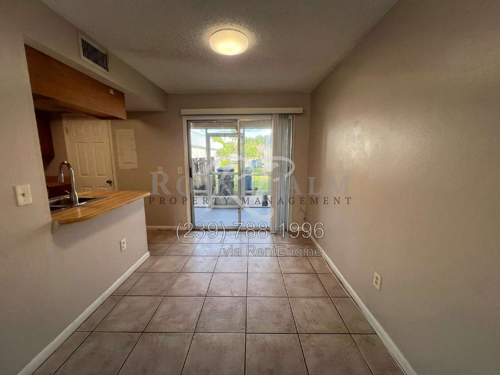 2BR 1.5BA Townhome Near McGregor Blvd + Cypress Lake Dr. property image