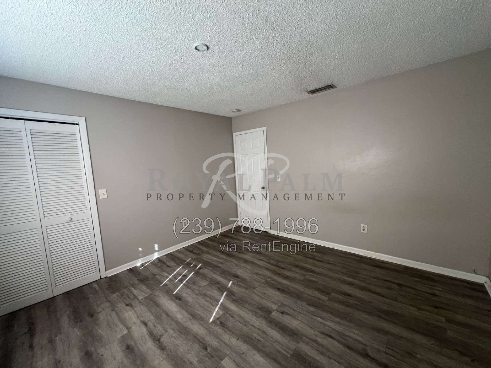 2BR 1.5BA Townhome Near McGregor Blvd + Cypress Lake Dr. property image