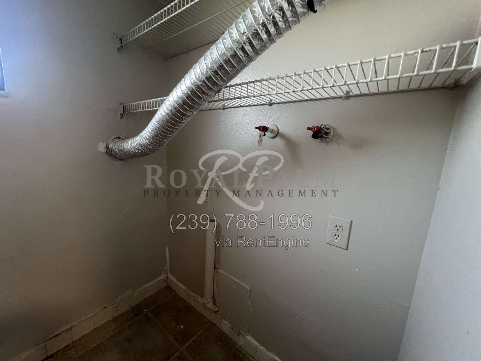 2BR 1.5BA Townhome Near McGregor Blvd + Cypress Lake Dr. property image