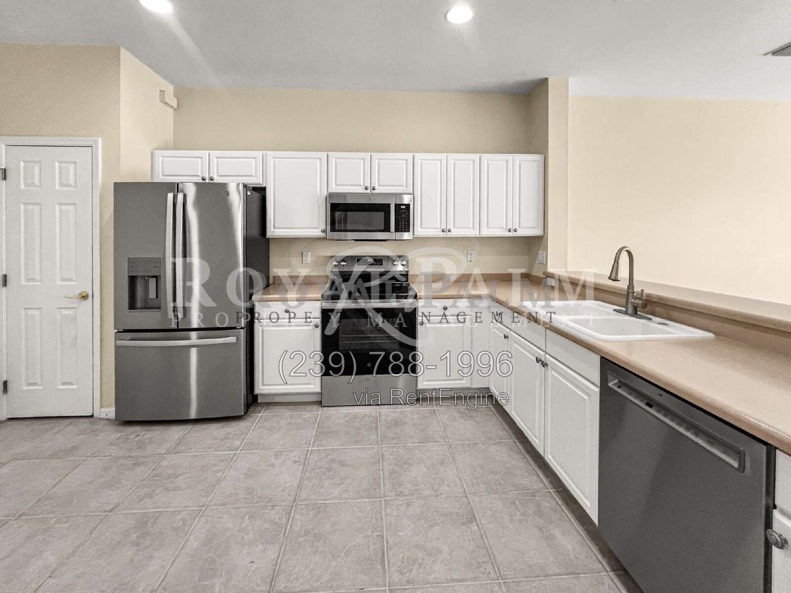 3 Bed 2.5 Bath Townhouse for Rent | Garage + Community Pool | Fort Myers property image